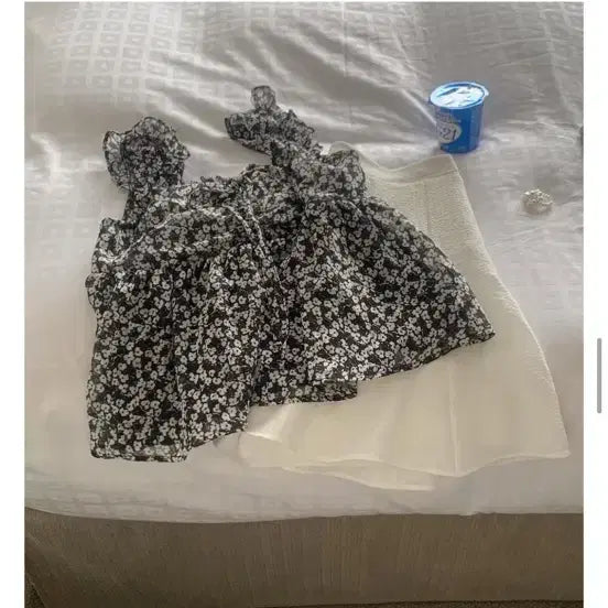 [BUNJANG] Liter Flori Blouse Floral Frill Sleeveless / liter 리터 플로르 블라우스 슬리브리스 플라워 프릴 민소매