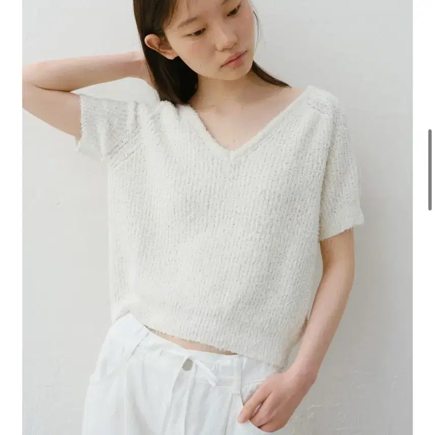[BUNJANG] URAGO Boucle V-Neck Short-Sleeve Knit Ivory / 유라고 부클 브이넥 반팔 니트 아이보리