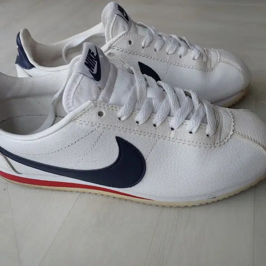 [BUNJANG] Nike Cortez White/Black/Red Sneakers 260mm / 나이키 코르테즈 흰색/블랙/레드 260mm