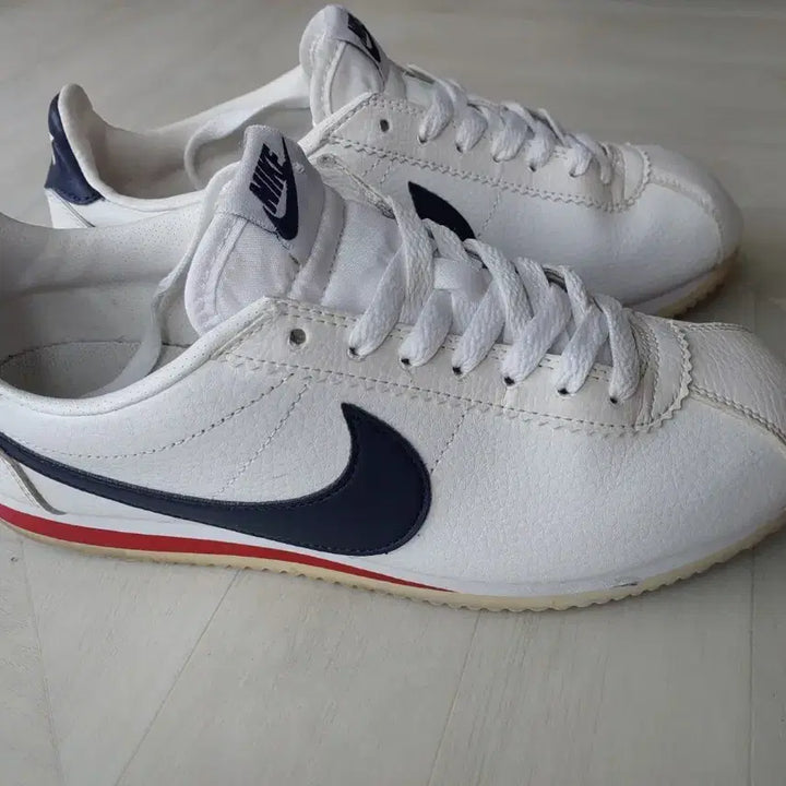 [BUNJANG] Nike Cortez White/Black/Red Sneakers 260mm / 나이키 코르테즈 흰색/블랙/레드 260mm