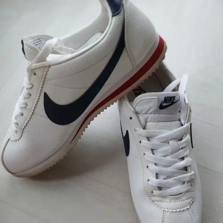 [BUNJANG] Nike Cortez White/Black/Red Sneakers 260mm / 나이키 코르테즈 흰색/블랙/레드 260mm