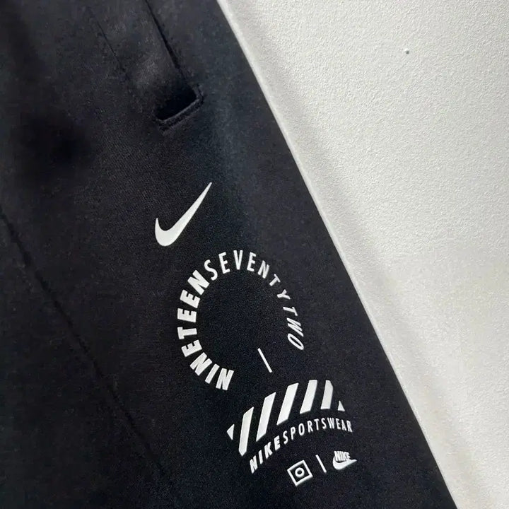 [BUNJANG] Nike Black Long Skirt Red Accent XS / 나이키 블랙 롱 스커트 레드 포인트 새상품 XS