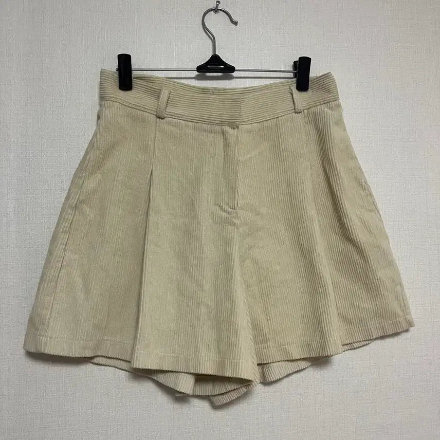 [BUNJANG] Beige Corduroy Shorts / 베이지 골덴 반바지