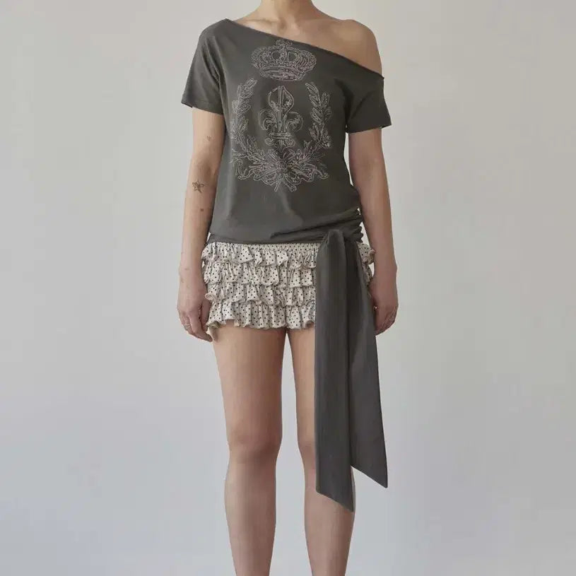 [BUNJANG] Sculptor Off-the-Shoulder Short-Sleeve T-Shirt / 스컬프터 오프숄더반팔티