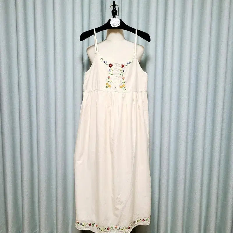 [BUNJANG] Earth Music &amp; Ecology Japan Embroidered Strap Dress / EARTH MUSIC &amp; ECOLOGY 재팬 자수 끈 원피스
