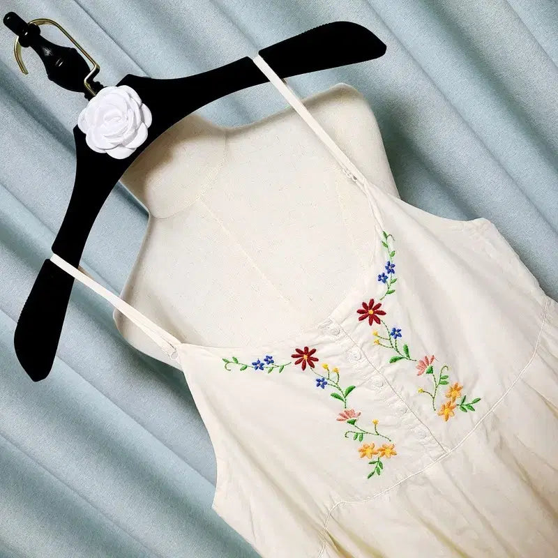 [BUNJANG] Earth Music &amp; Ecology Japan Embroidered Strap Dress / EARTH MUSIC &amp; ECOLOGY 재팬 자수 끈 원피스