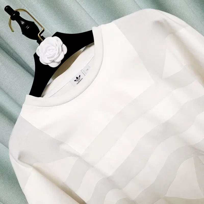 [BUNJANG] Adidas Big Logo Cropped T-Shirt / 아디다스 빅로고 크롭 티셔츠