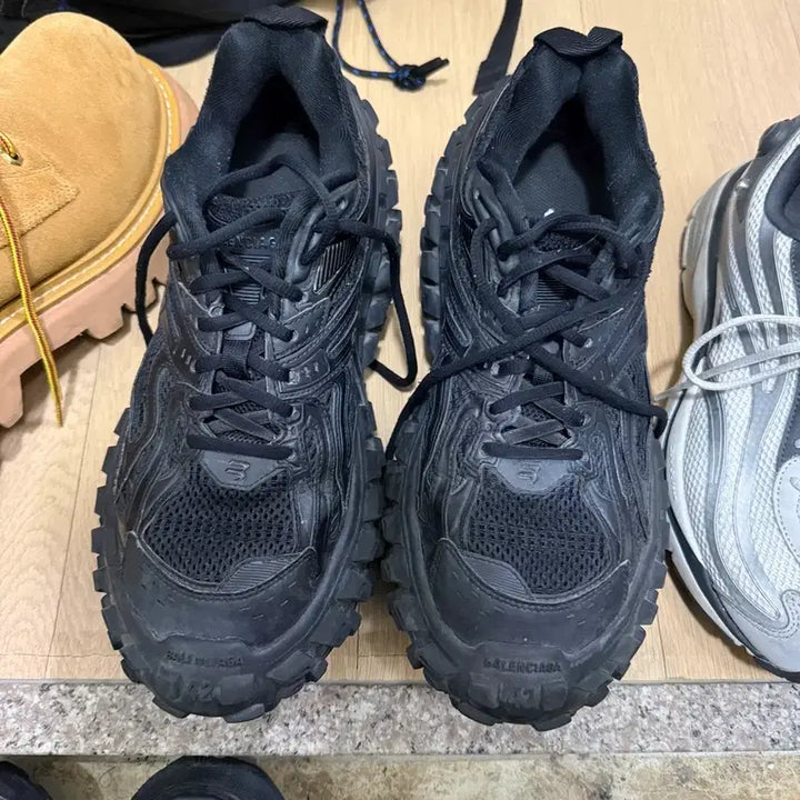 [BUNJANG] Balenciaga Defender All Black Size 42 / 발렌시아가 디펜더 42사이즈