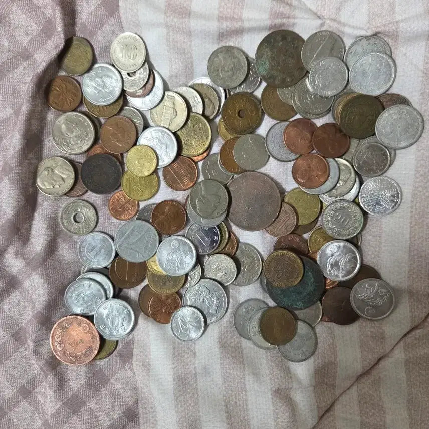 [BUNJANG] Assorted Foreign Coins Collection (Over 100 Pieces) / 각종 외국 동전 모음 (수집용)100개넘어요
