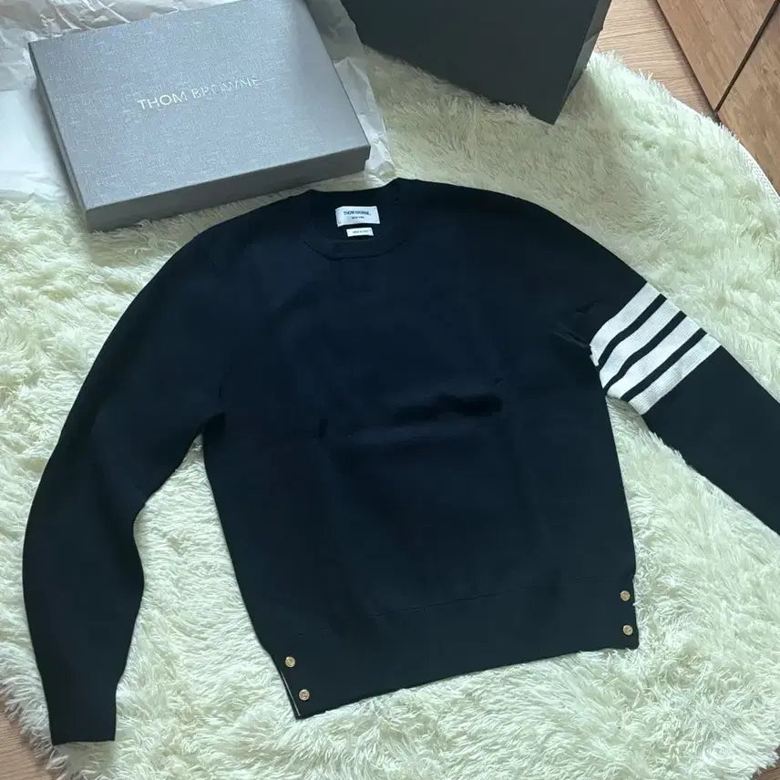 [BUNJANG] Thom Browne Milano Stitch Gold Button Knitwear / 톰브라운 밀라노 스티치 금장 니트 풀구성 (새것)