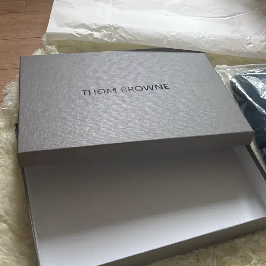 [BUNJANG] Thom Browne Milano Stitch Gold Button Knitwear / 톰브라운 밀라노 스티치 금장 니트 풀구성 (새것)