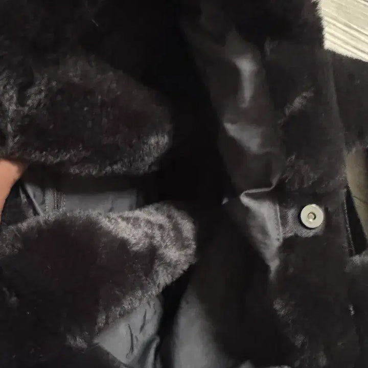 [BUNJANG] Nike Black &amp; White Fur Tote Bag / 나이키 블랙 앤 화이트 퍼 토트백