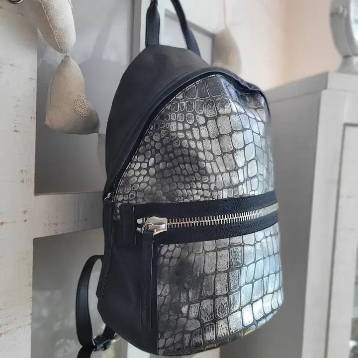 [BUNJANG] Rouge &amp; Lounge Black Crocodile Pattern Leather Backpack / 루즈엔라운지 블랙 크로커다일 패턴 백팩
