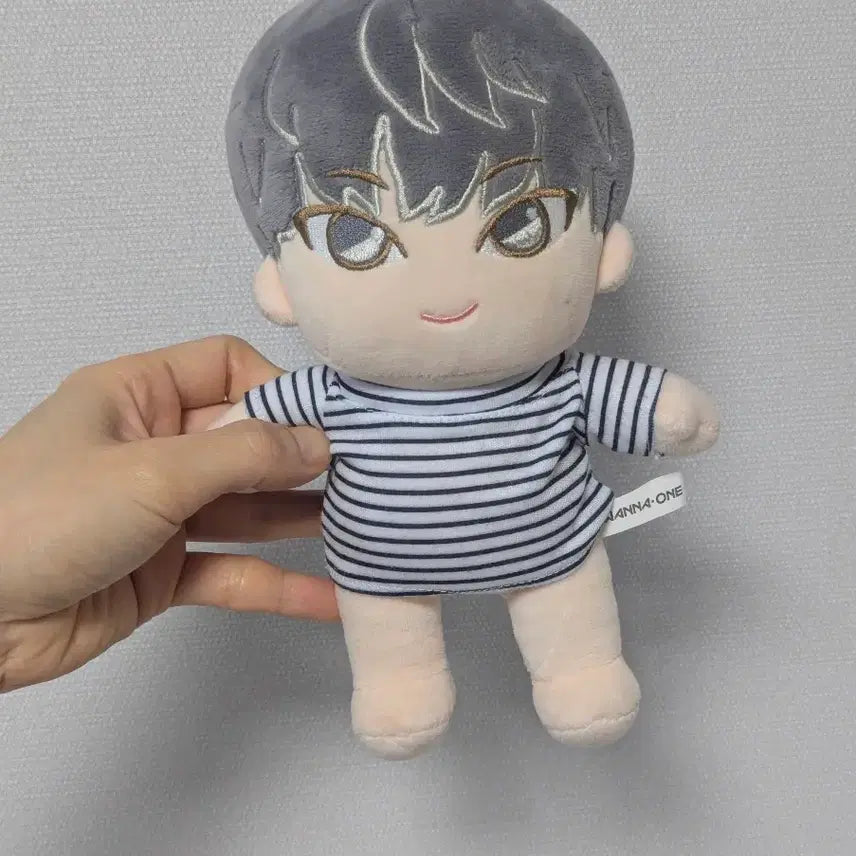 [BUNJANG] Hwang Minhyun Wanna One Plush Doll / 워너원 황민현 인형 새상품