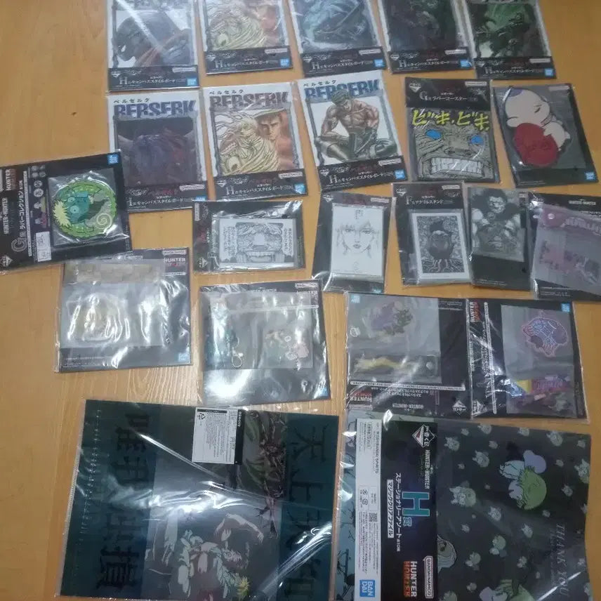 [BUNJANG] Hunter x Hunter &amp; Berserk Merchandise Bundle / 헌터x헌터/베르세르크 굿즈 랜덤 상품 일괄
