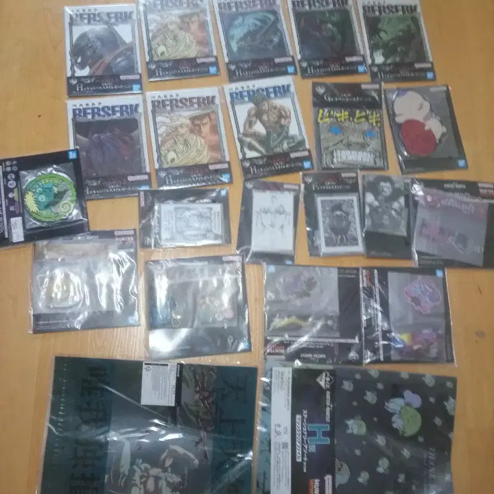 [BUNJANG] Hunter x Hunter &amp; Berserk Merchandise Bundle / 헌터x헌터/베르세르크 굿즈 랜덤 상품 일괄