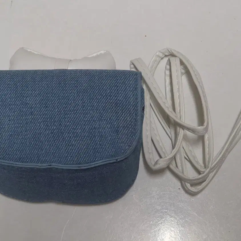 [BUNJANG] Hello Kitty Mini Bag (Light Blue) / 헬로키티 미니백 미니가방 (중청)