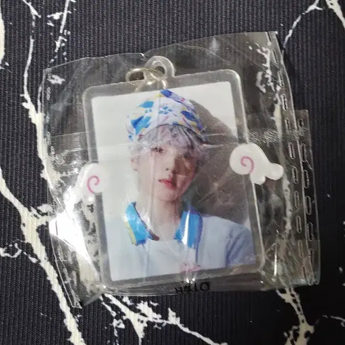 [BUNJANG] NCT WISH Sakuya Seulven Eleven Melon Pop Eros Keychain (Sealed) / (미개봉) 세븐일레븐 엔시티위시 멜론팝 에로스 사쿠야 키링