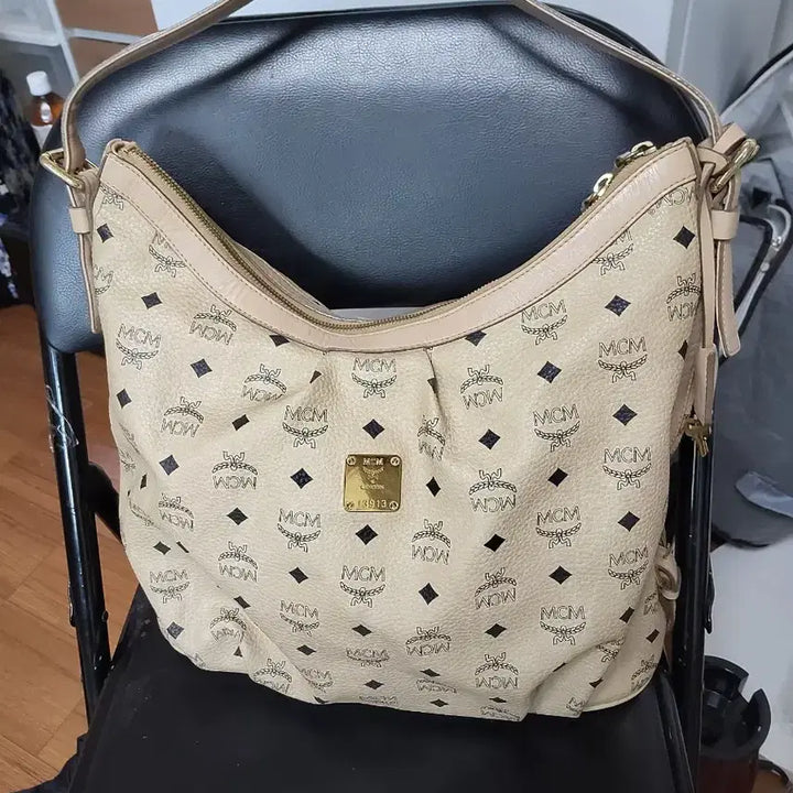 [BUNJANG] MCM Leather Shoulder Bag / 엠씨엠 가방 성주택 있어요