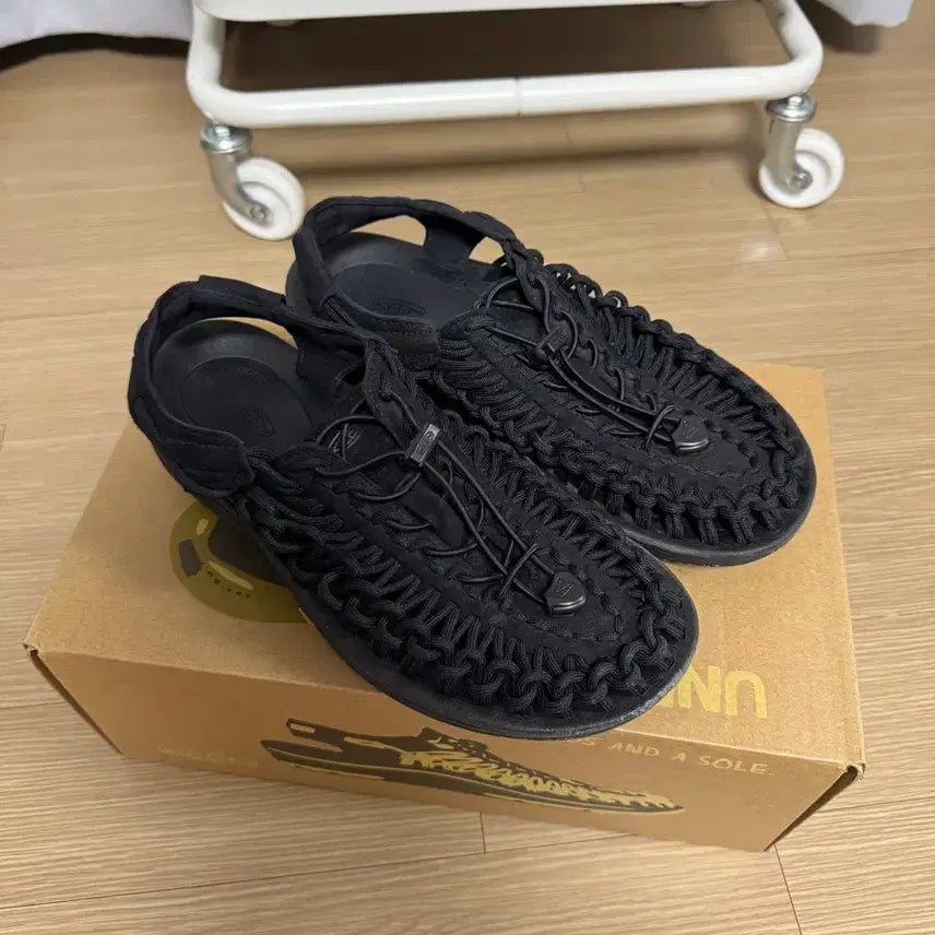 [BUNJANG] KEEN Unique Sandals Black 245 / 킨 유니크 샌들 블랙 245