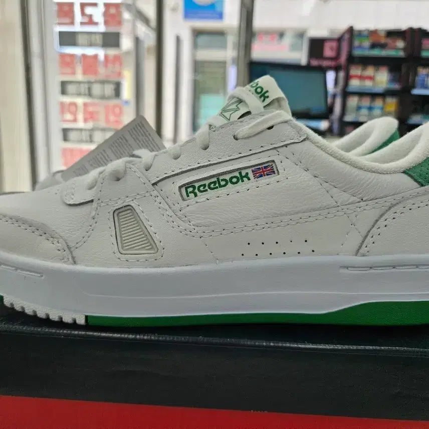 [BUNJANG] Reebok White/Green Sneakers / 리복 화이트/그린 스니커즈 운동화 275mm