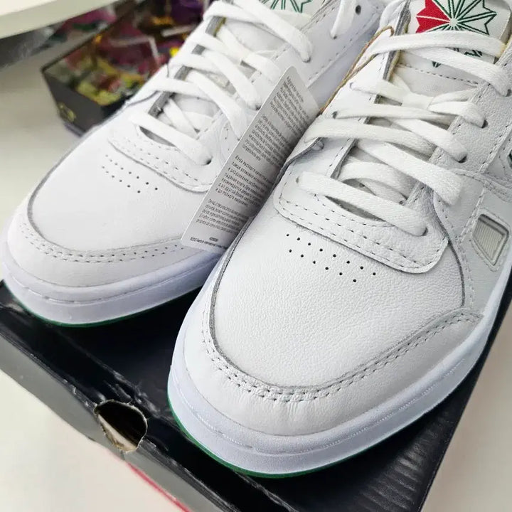 [BUNJANG] Reebok White/Green Sneakers / 리복 화이트/그린 스니커즈 운동화 275mm