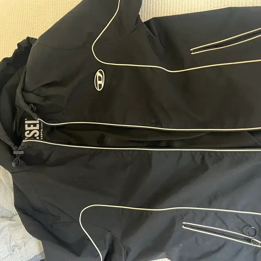 [BUNJANG] Diesel J-Hives Windbreaker Jacket Black / 디젤 j하이브스 윈드브레이커 바람막이 블랙