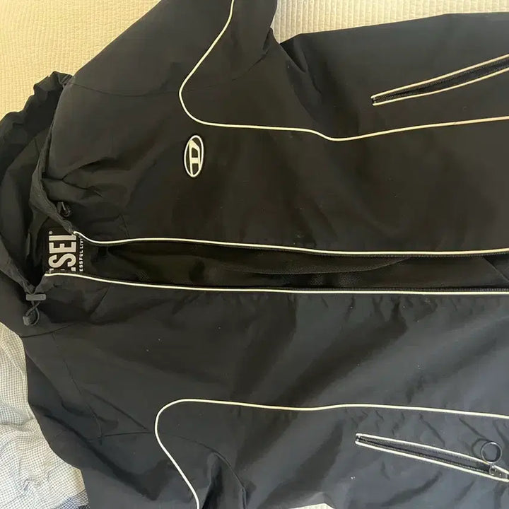 [BUNJANG] Diesel J-Hives Windbreaker Jacket Black / 디젤 j하이브스 윈드브레이커 바람막이 블랙