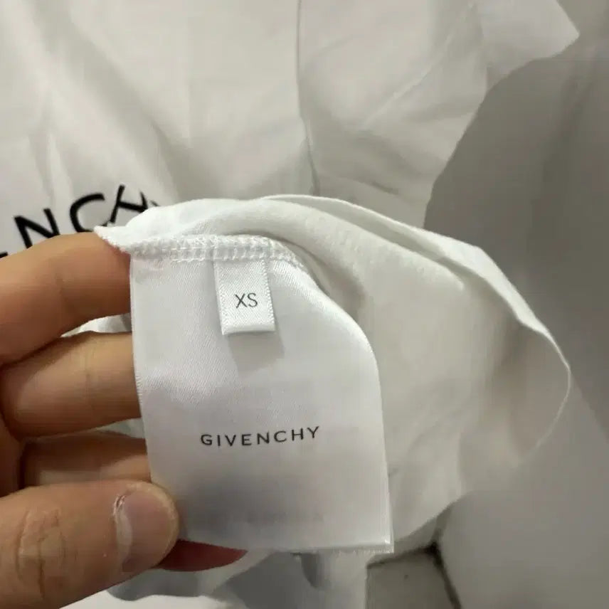 [BUNJANG] Givenchy White Short-Sleeve T-Shirt / 신형 지방시 GIVENCHY 화이트 반팔 티셔츠