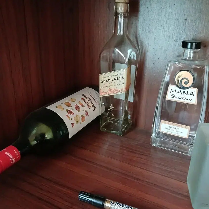 [BUNJANG] Johnnie Walker Gold Label &amp; Mana Soju Empty Bottle Set / 조니워커 골드라벨 빈병 &amp; 마나 소주 빈병