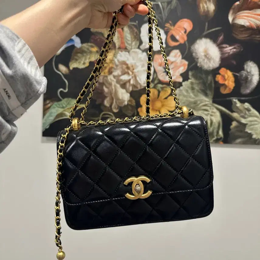 [BUNJANG] Chanel Small Flap Bag Black Gold Hardware Chain Bag / 샤넬 스몰 플랩백 블랙 금장 체인백