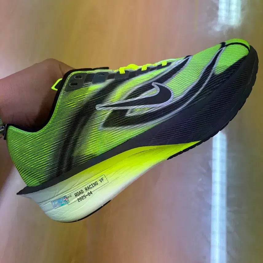 [BUNJANG] Nike ZoomX Vaporfly NEXT% 4 Running Shoes / (1회 착용) 나이키 줌X 베이퍼플라이 넥스트%4 베이퍼플라이 270