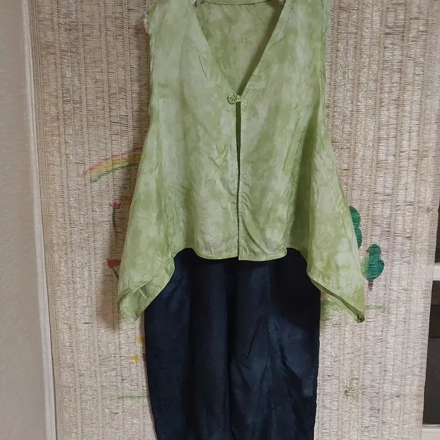 [BUNJANG] In-gyeon Green Sleeveless Blouse + Navy Pants Set / 인견 그린 블라우스+ 네이비 바지 세트