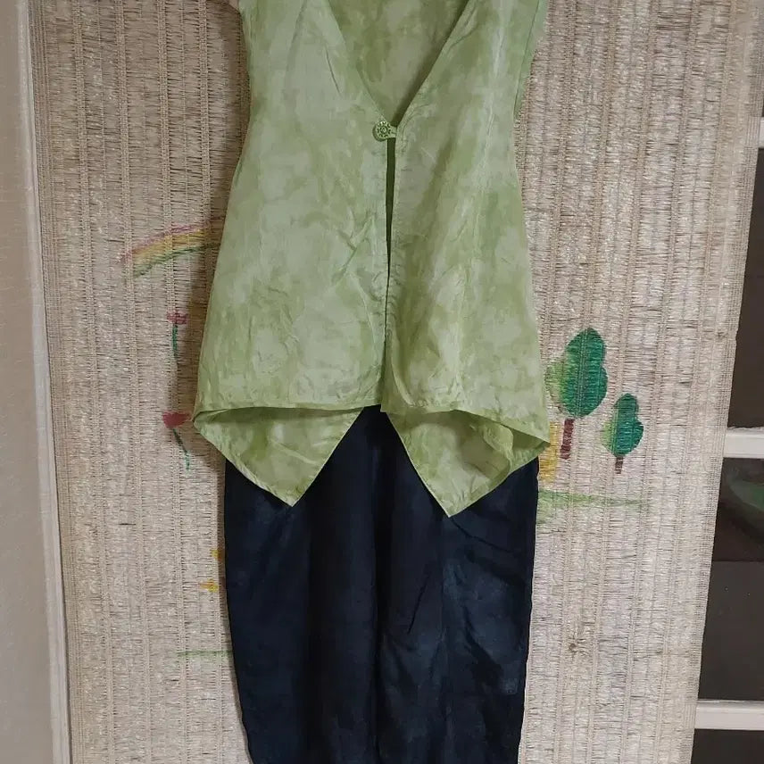 [BUNJANG] In-gyeon Green Sleeveless Blouse + Navy Pants Set / 인견 그린 블라우스+ 네이비 바지 세트