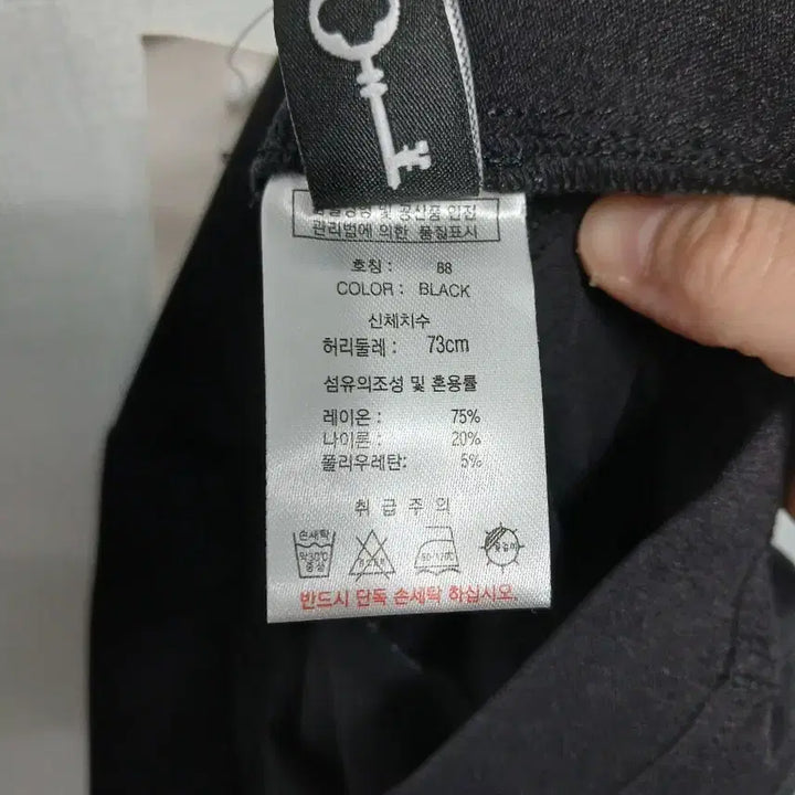 [BUNJANG] ISABEY 7-Part Cropped Cotton Pants / ISABEY 이사베이 블랙 7부 바지