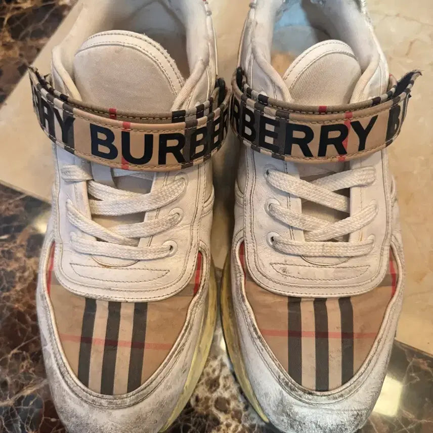 [BUNJANG] Burberry Sneakers / 버버리 스니커즈 275