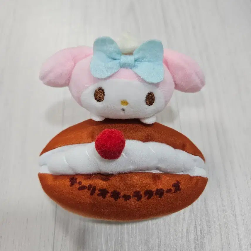 [BUNJANG] Sanrio My Melody Strawberry Cream Bread Plush Doll / 산리오 마이멜로디 딸기크림빵 인형