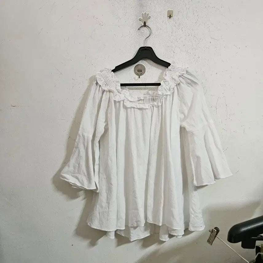 [BUNJANG] White Off-the-Shoulder Blouse 7/10 Sleeve / 화이트 오프숄더 블라우스 7부
