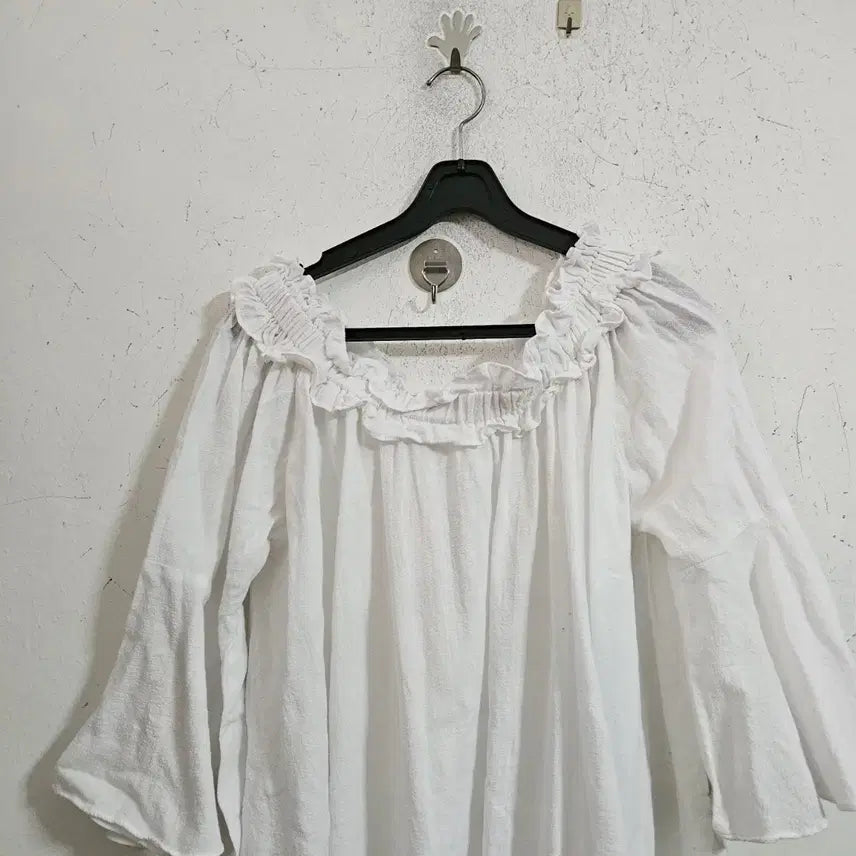 [BUNJANG] White Off-the-Shoulder Blouse 7/10 Sleeve / 화이트 오프숄더 블라우스 7부