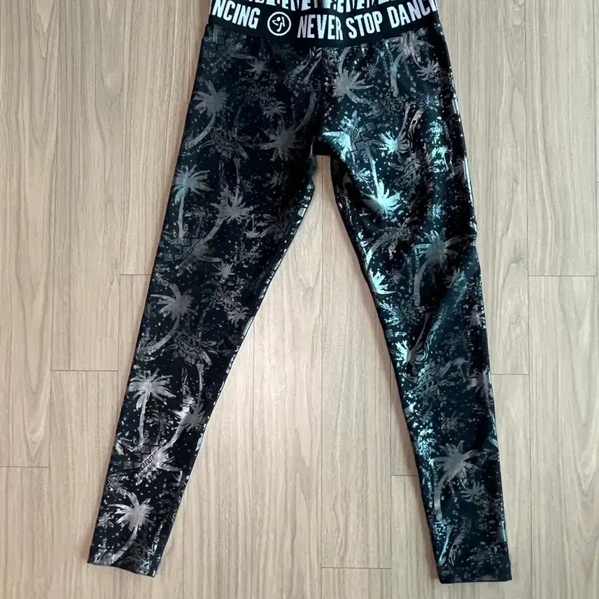 [BUNJANG] Zumba Silver Palm Tree Pattern Leggings S Size / 줌바 실버 야자수 패턴 레깅스 S사이즈
