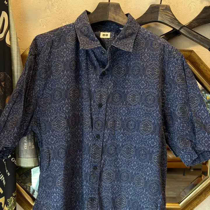 [BUNJANG] Uniqlo Patterned Short Sleeve Shirt / 유니클로 반팔셔츠 패턴