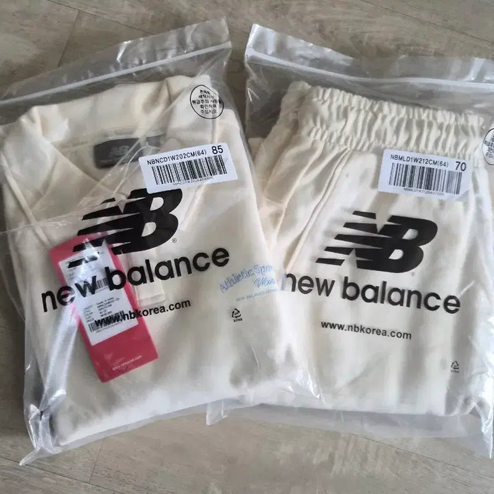 [BUNJANG] New Balance Cream Sweatshirt and Jogger Pants Set / 뉴발란스 크림색  세트 S