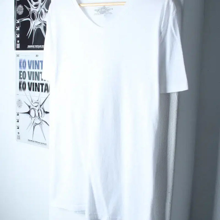 [BUNJANG] Tommy Hilfiger V-Neck Basic T-Shirt (L-XL) White / (L-XL) 타미힐피거 반팔 티셔츠 브이넥 화이트 무지 기본-75AC