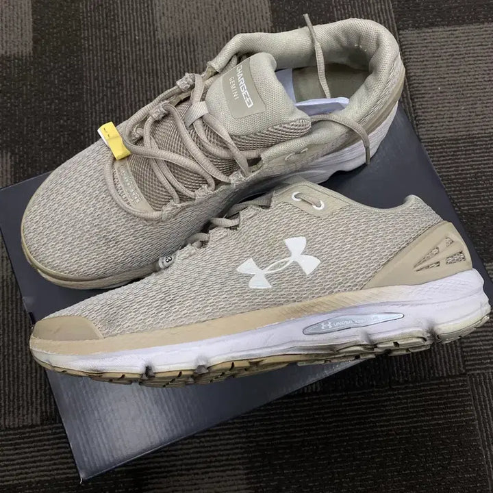 [BUNJANG] Under Armour Charged Gemini Sneakers Beige / 언더아머 차지드 제미니 운동화 베이지-세탁