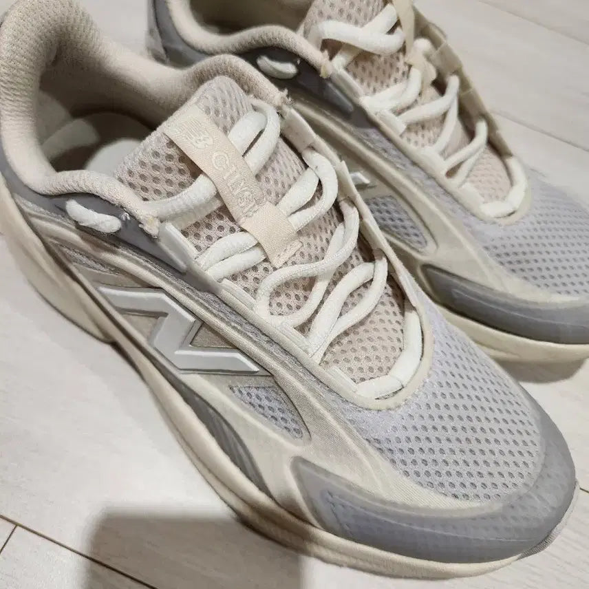 [BUNJANG] New Balance Catalyst V1 Running Shoes (WCATLY1) Size 220 / 뉴발란스 운동화 카탈리스트 V1(WCATLY1) 러닝화 사이즈220아