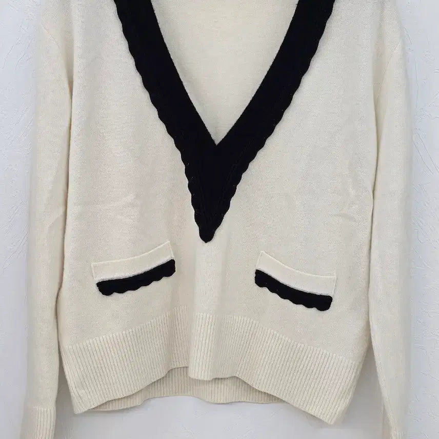 [BUNJANG] Sandro V-Neck Knit Ivory Size 36 / 산드로 브이넥 니트
