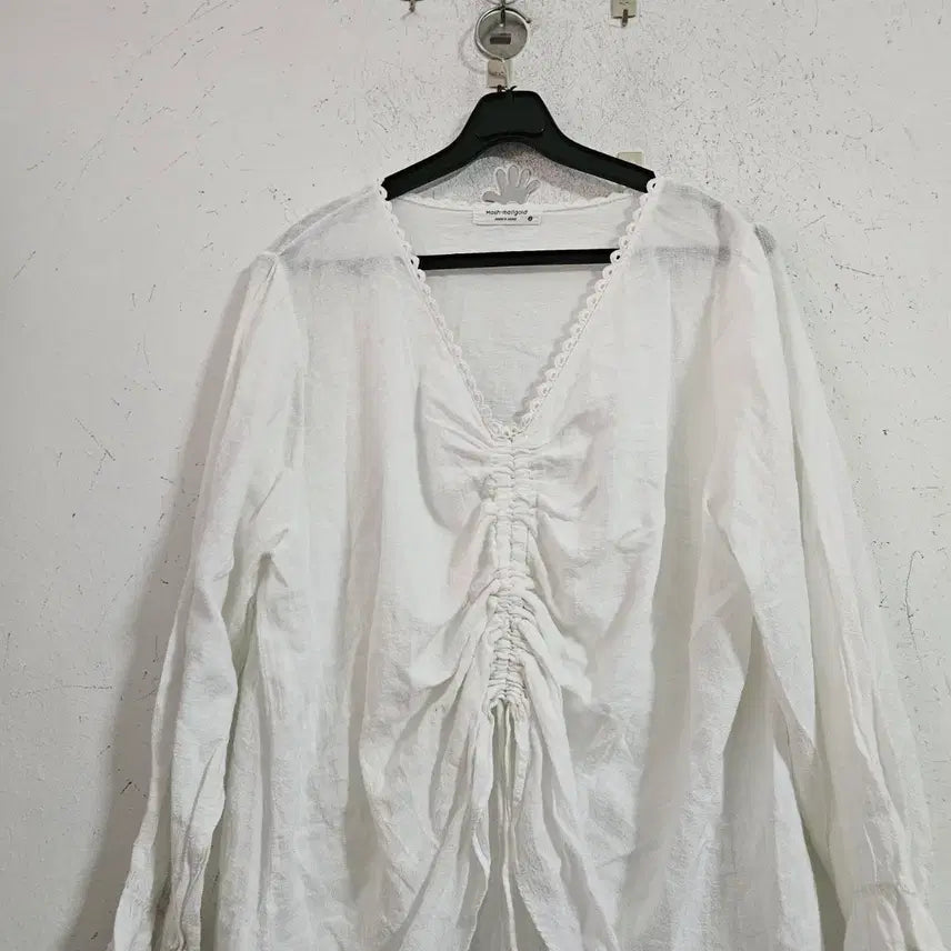 [BUNJANG] Moom-Moomgeud Shirring Blouse White / Moom-Moomgeud 셔링 블라우스 화이트