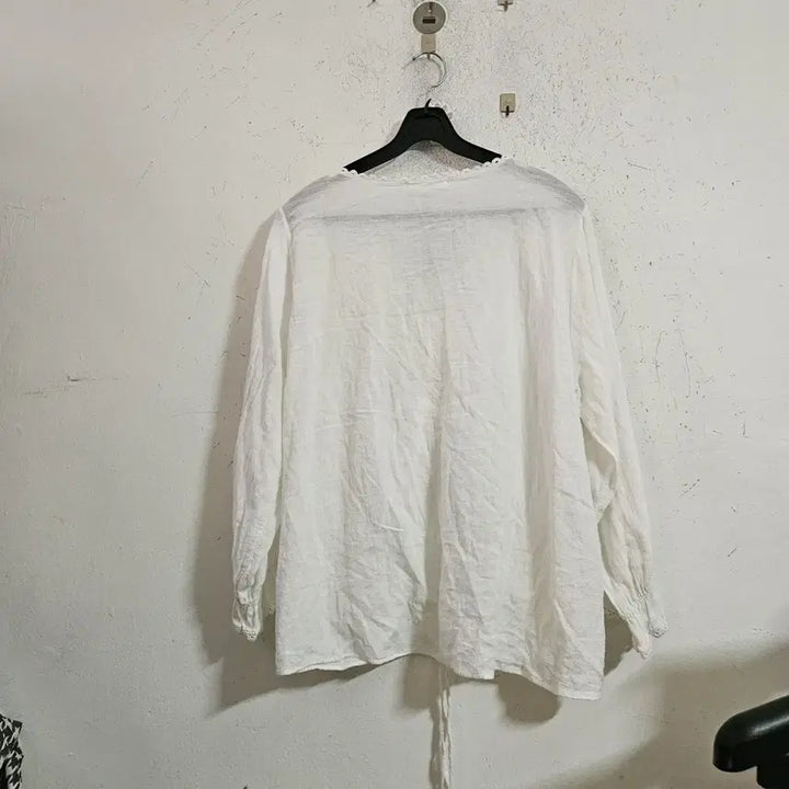 [BUNJANG] Moom-Moomgeud Shirring Blouse White / Moom-Moomgeud 셔링 블라우스 화이트