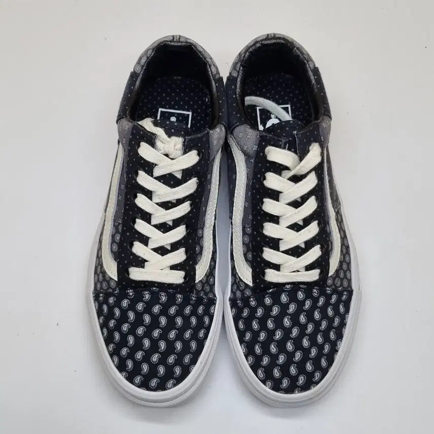 [BUNJANG] Vans Old Skool Typo Print Sneakers / 반스 올드스쿨 타입프린트 스니커즈 235