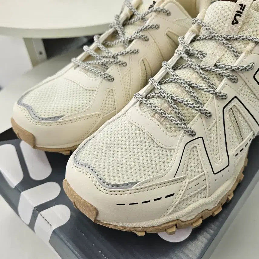 [BUNJANG] Fila Trail Running Shoes Ivory Sneakers / 휠라 트레일화 아이보리 운동화